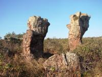 Feições erosivas típicas do local, que ocorrem ao longo da trilha de acesso ao mirante. Fonte: Geoparques do Brasil (CPRM 2012)