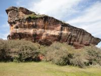 Os morros testemunhos apresentam formas diferenciado sendo destaque da paisagem.