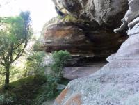 Acesso ao salão principal da caverna.Fotografia: Paula Segalla e André Studzinski, 2015.