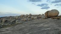 Aspecto geral do geossítio Lajedo do Pai Mateus, com a presença de campo de matacões do tipo "Mar de bolas". Foto: Rogério Valença Ferreira.