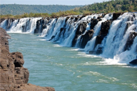 Salto do Yucumã localizado no rio Uruguai é um atrativo turístico especial do Parque Estadual do Turvo. Tem 1.800 metros de extensão, sendo considerado uma das maiores quedas d’água longitudinais da Terra. As quedas podem atingir até 12 metros de altura seguindo o curso do Rio Uruguai e fica situado na divisa entre o Brasil e a Argentina, no município de Derrubadas.(Autor: Paola Stumpf/2019)